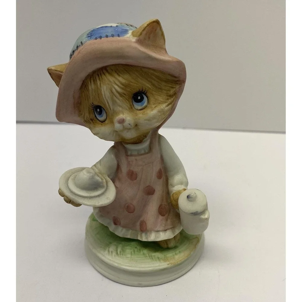 Vintage Lefton China hand Painted  Cat Decorative  Figurine  #324‎